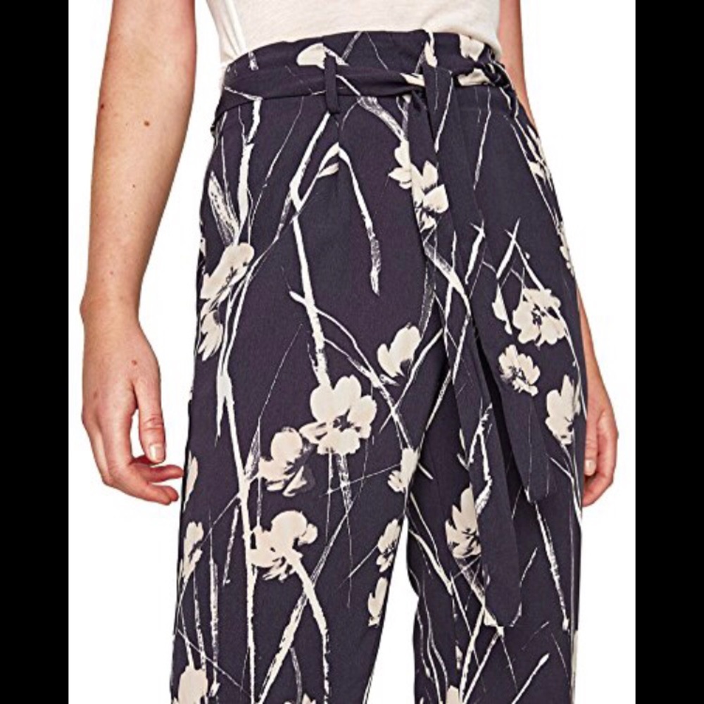 ✖️SOLD✖️ Zara Floral Print Trousers - Picture 4 of 5
